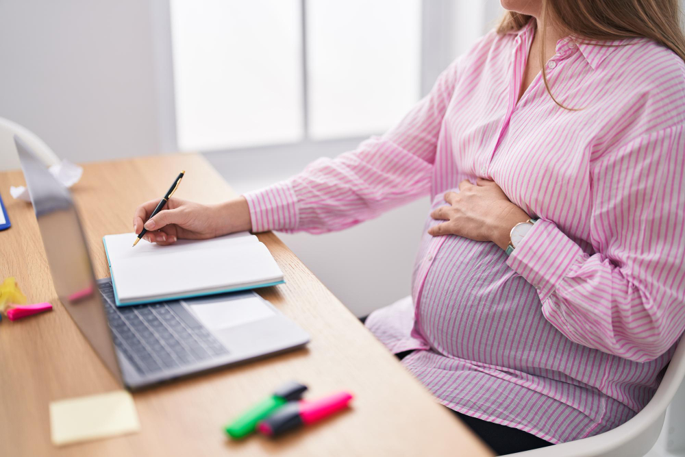 Liste de naissance multi-enseignes organisée dans une appli de cadeaux de bébé